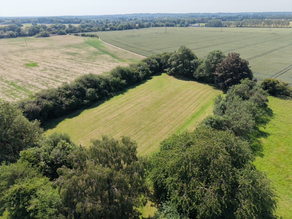Lot: 26 - FREEHOLD LAND - Aerial shot of the land 1